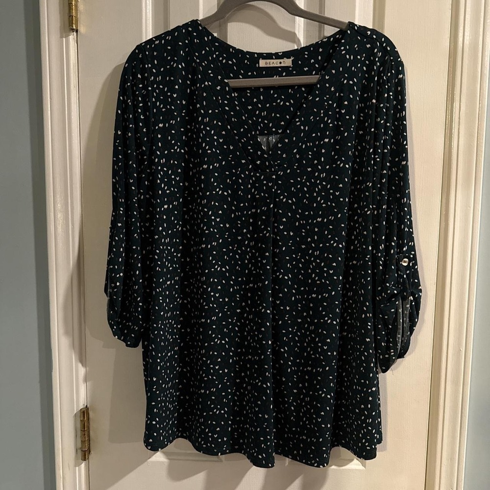 Green and white abstract dot blouse with 3/4 sleeves #polkadot